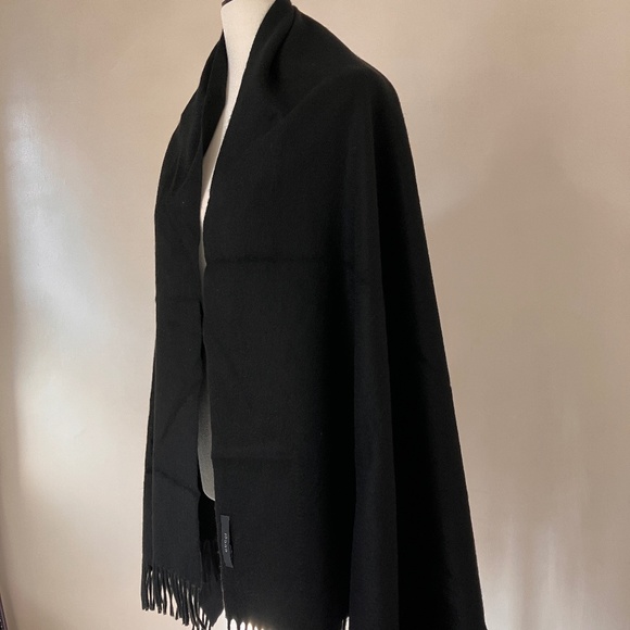 NEW GUCCI TEXTURED CASHMERE SHAWL/SCARF - Picture 8 of 9